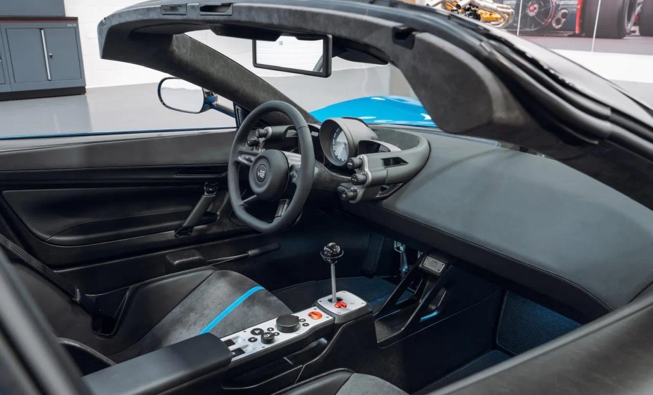 GMA T33 Spider-launched-5