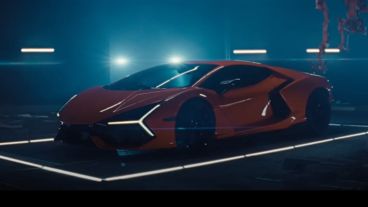 Lamborghini Revueto exhaust flames