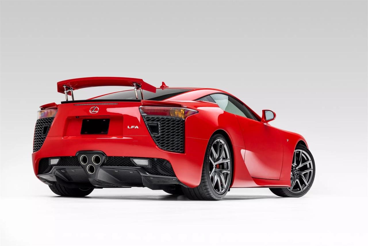 Lexus-LFA-Red-auction-1