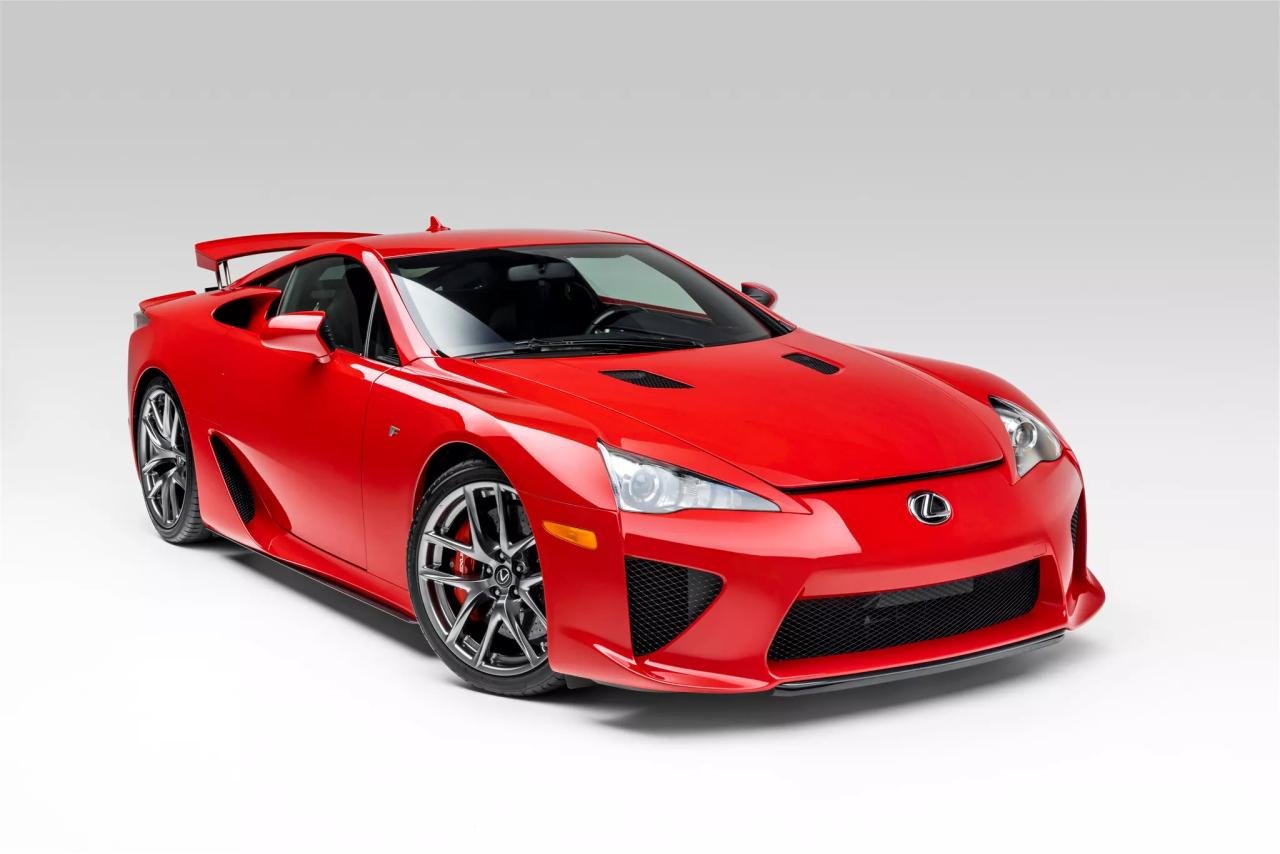 Lexus-LFA-Red-auction-3