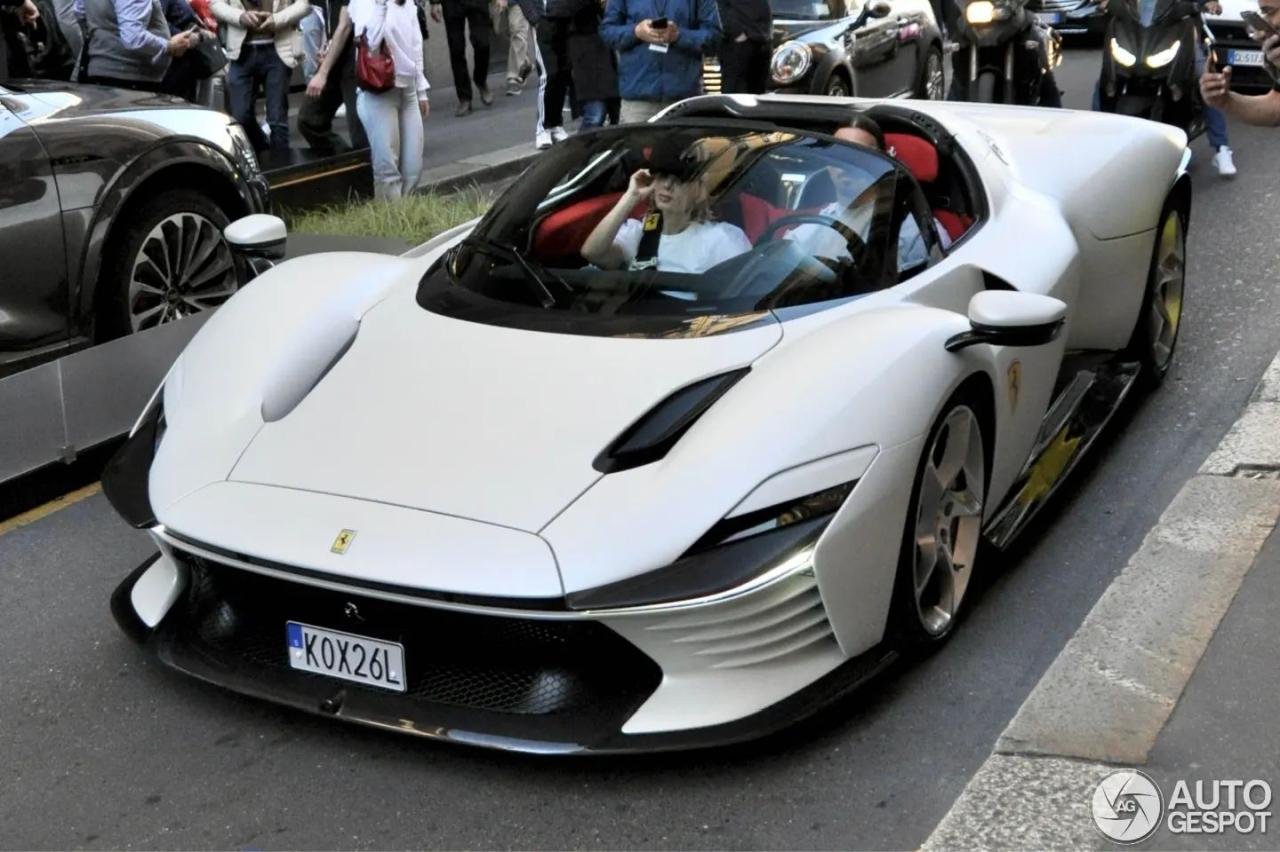 Zlatan Ibrahimovic-Ferrari Daytona SP3-3