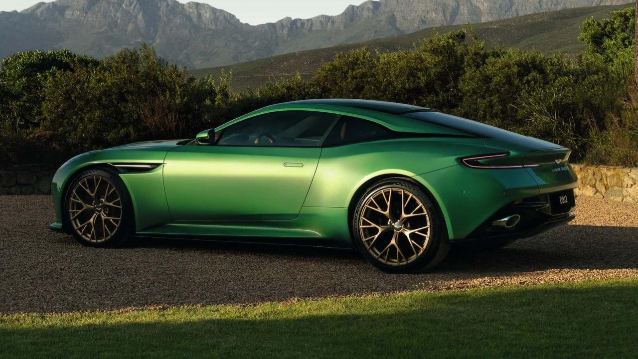 Aston Martin DB12-2