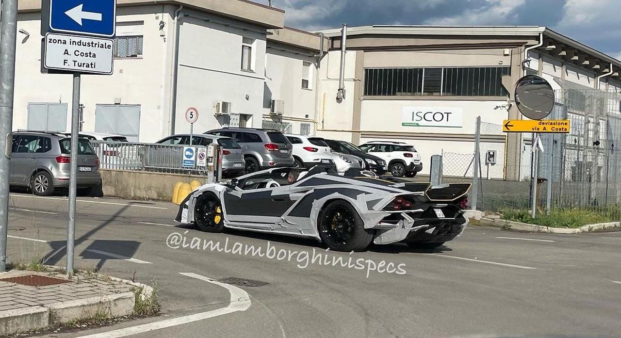 Lamborghini Autentica-spy-shots-2