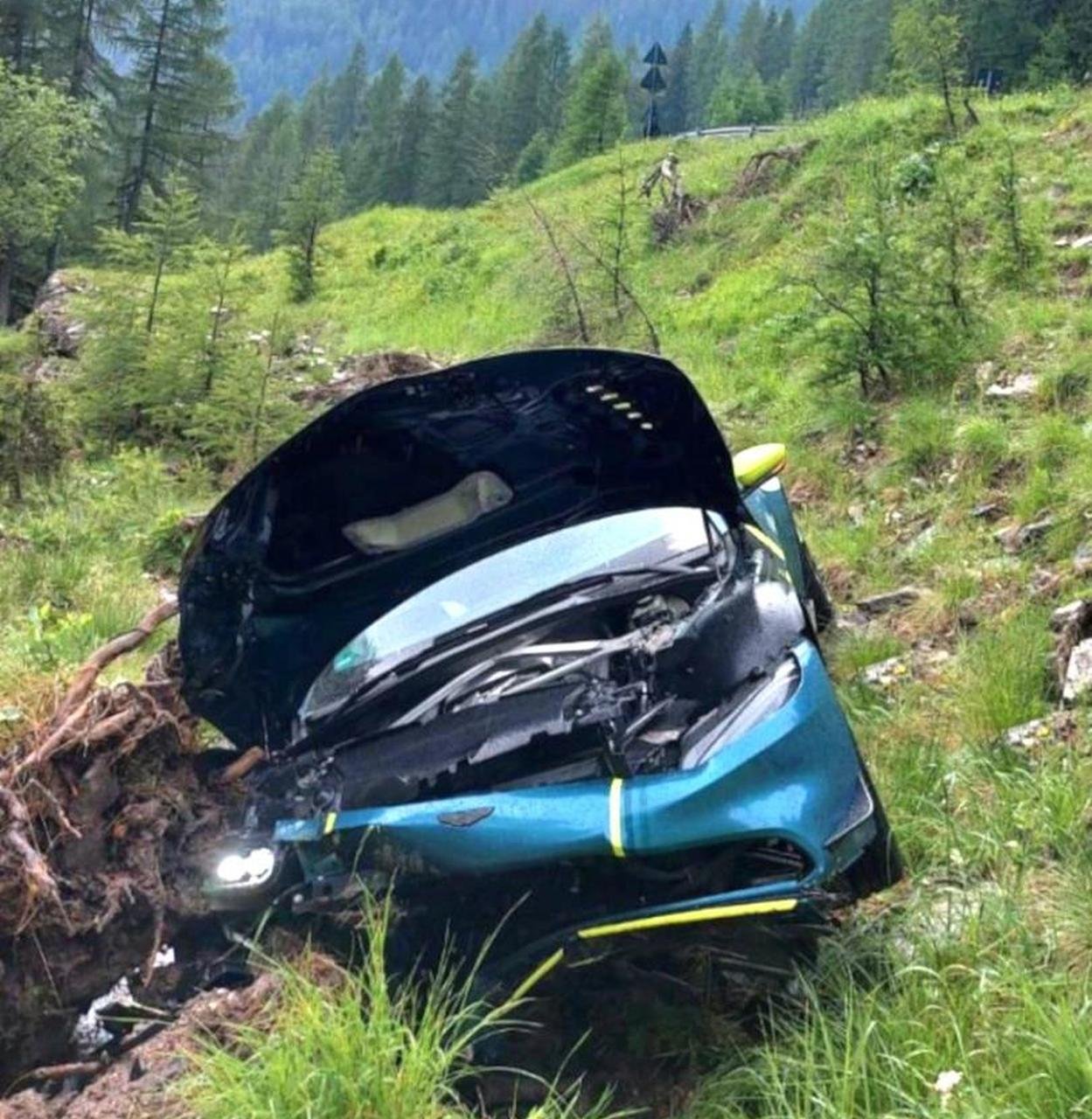 Aston Martin Vantage F1 Edition-Crash-Italy-1