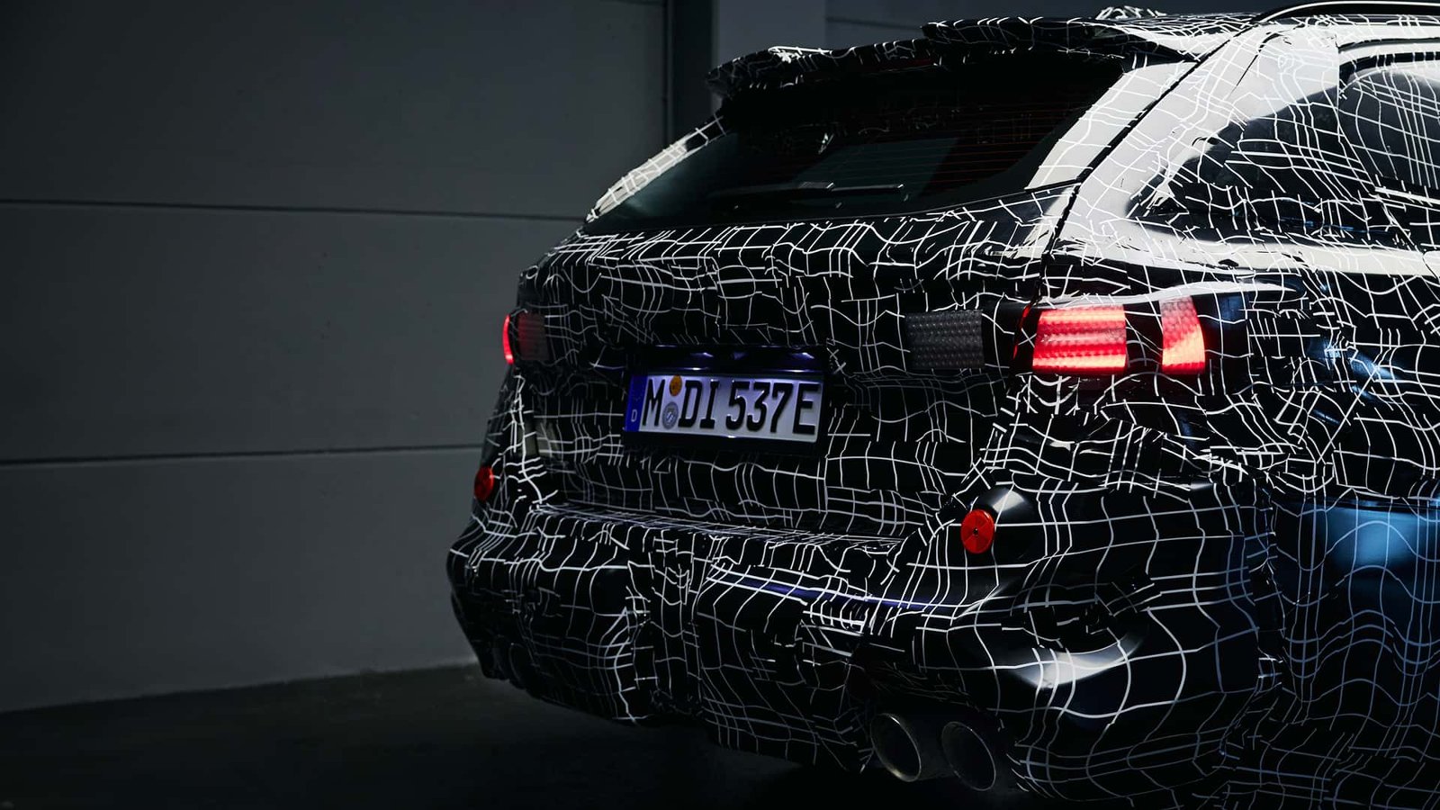 BMW M5 Touring Teaser-2