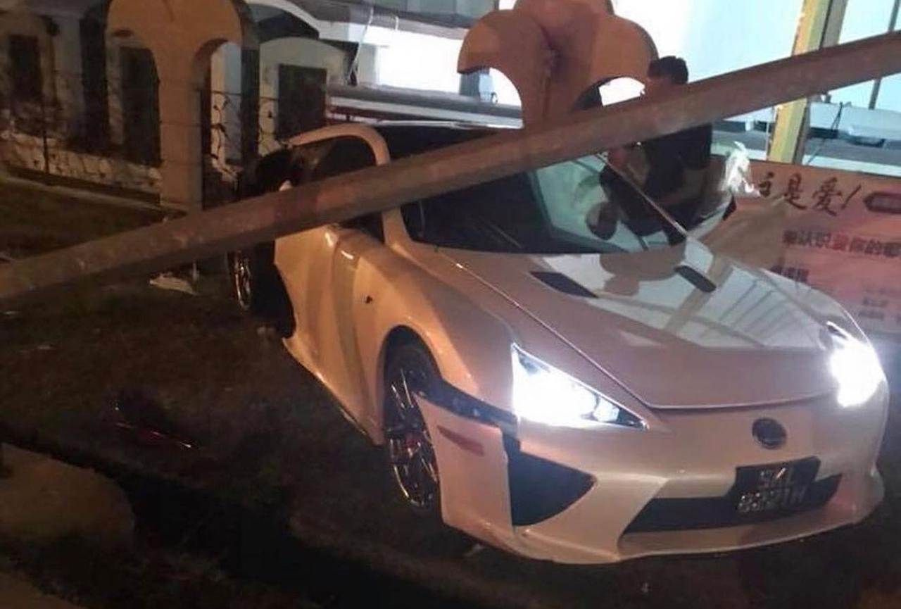 Lexus LFA-crash-Singapore-1