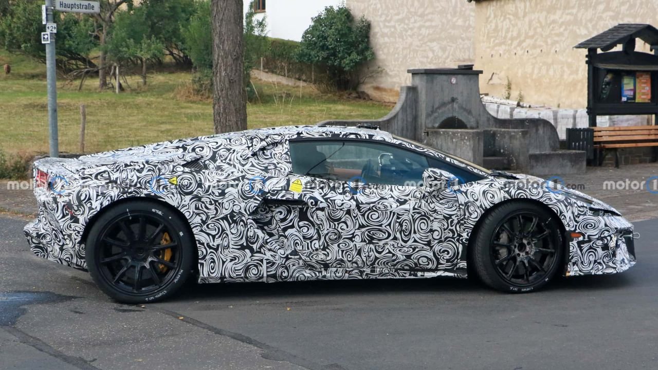 2025-lamborghini-huracan-replacement-spy-photo (1)