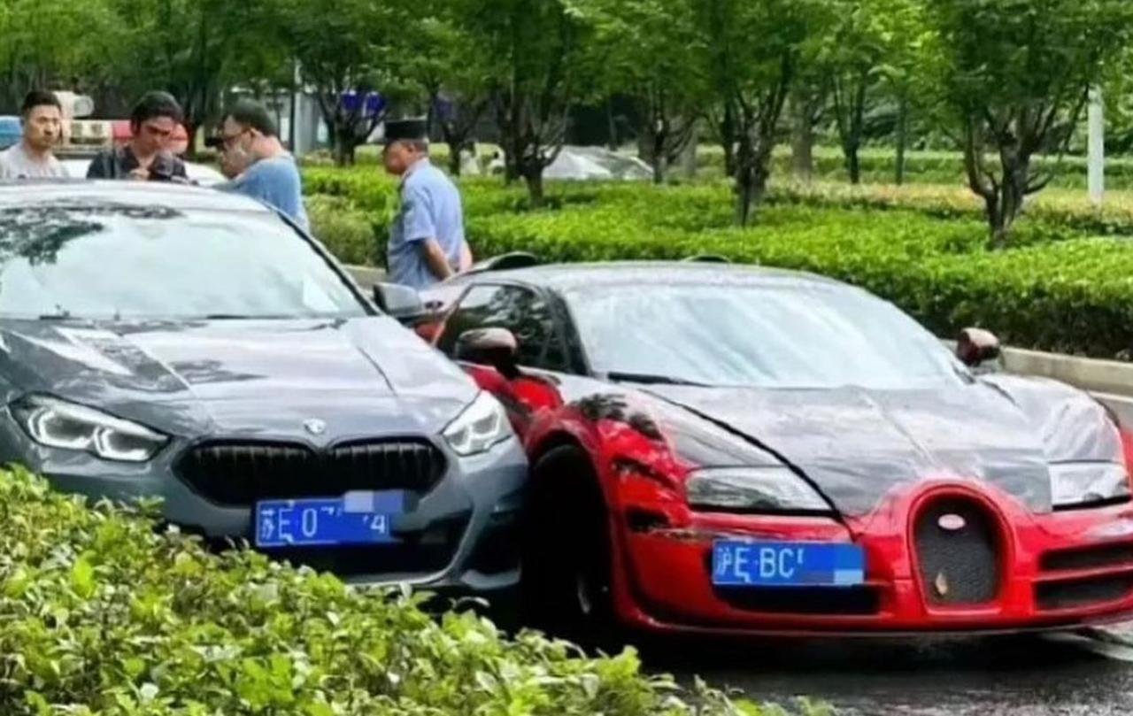 Bugatti Veyron-BMW-crash-China