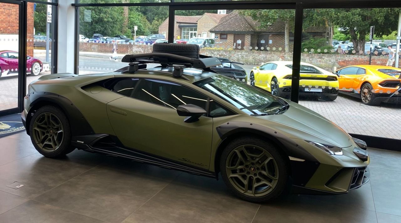 First customer Lamborghini Huracan Sterrato-delivery-UK-3