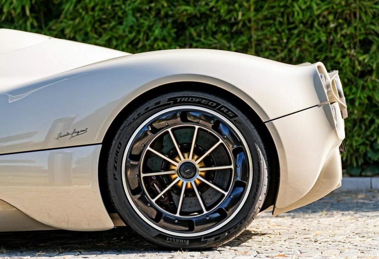 Pagani Utopia-Pirelli P Zero Trofeo RS