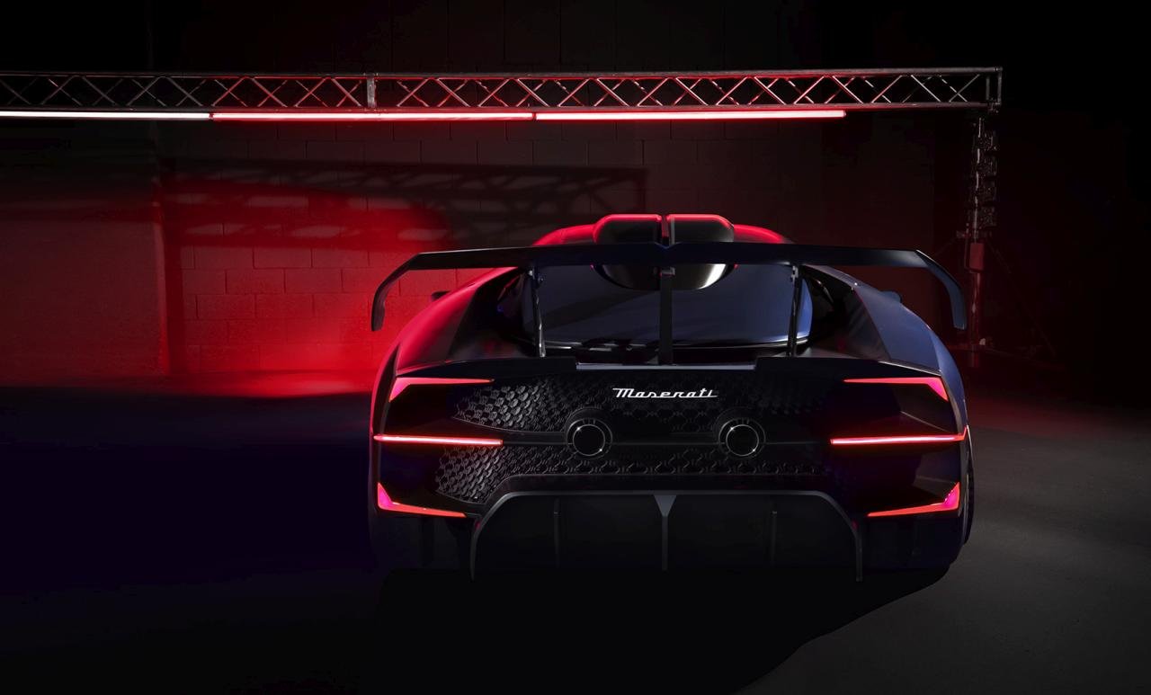 22611-MaseratiMCXtrema