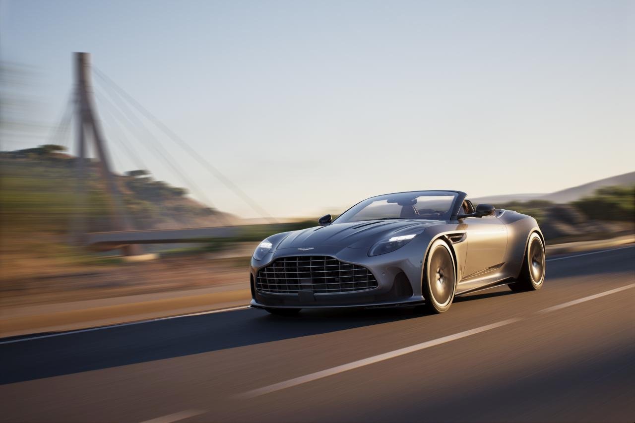Aston Martin DB12 Volante-Pebble Beach-2