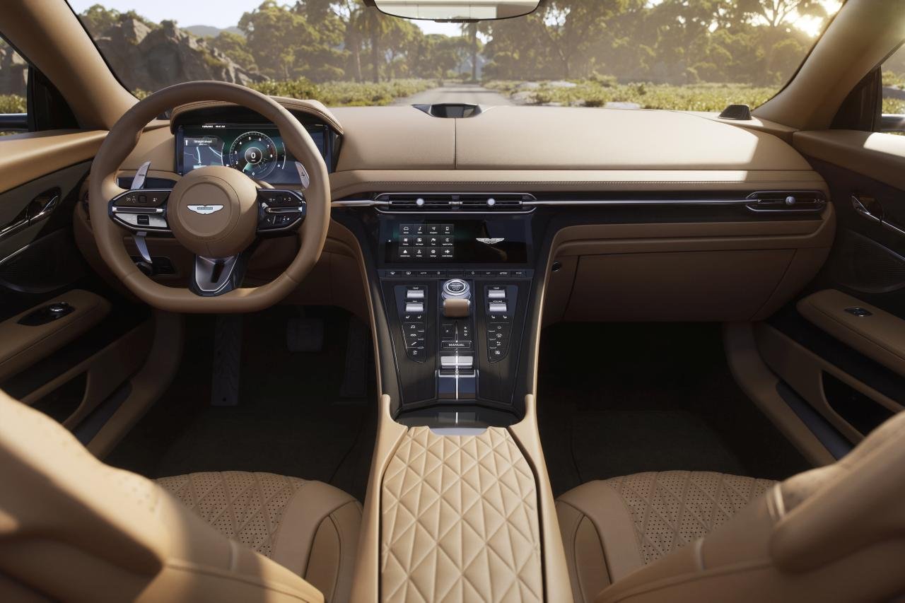 Aston Martin DB12 Volante-Pebble Beach-3