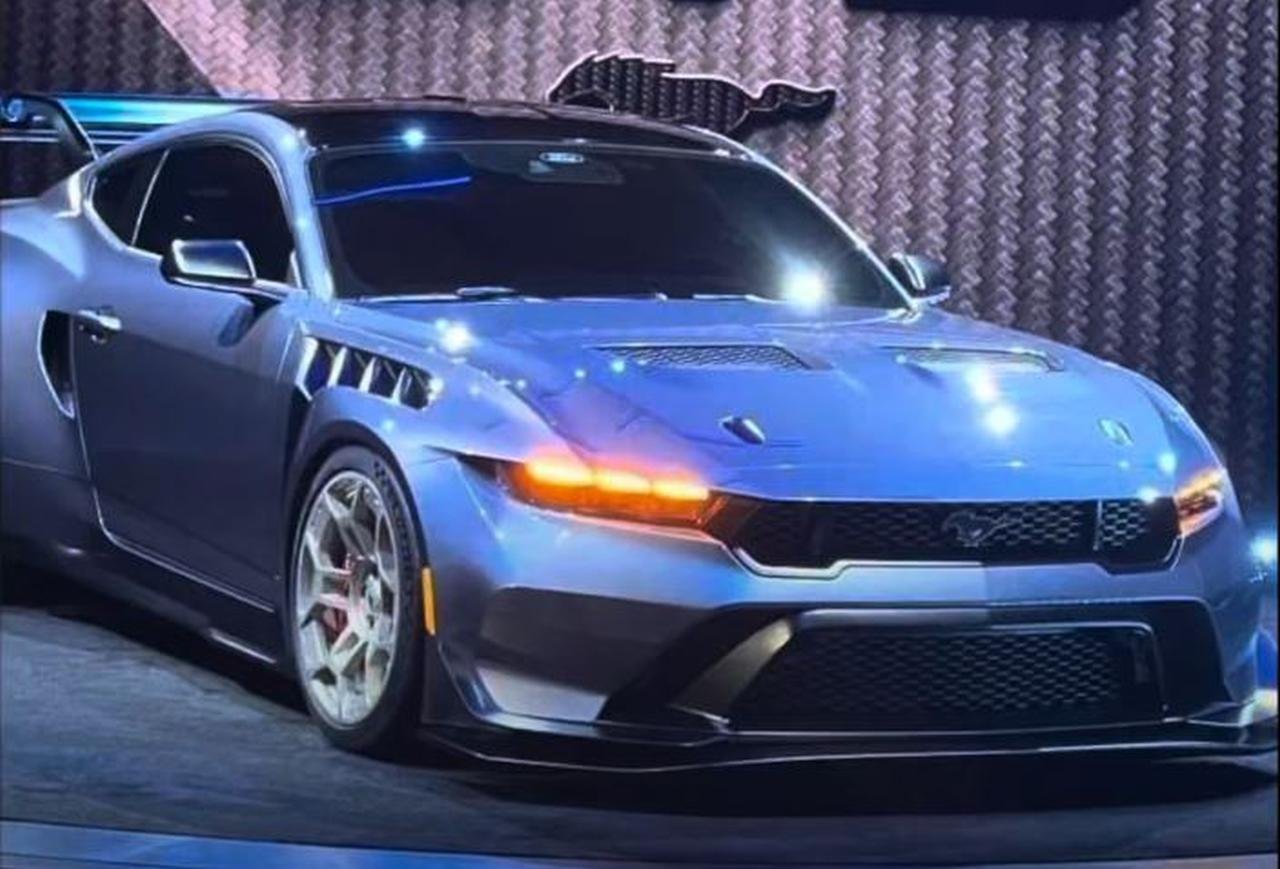 Ford Mustang GTD-mid-engine-leaked-image-Pebble-Beach-2