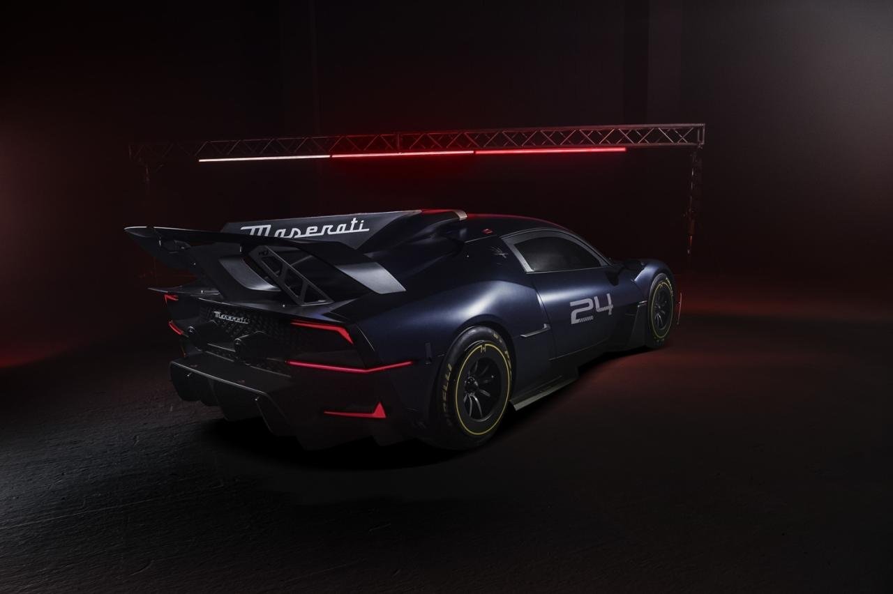 Small-22609-MaseratiMCXtrema