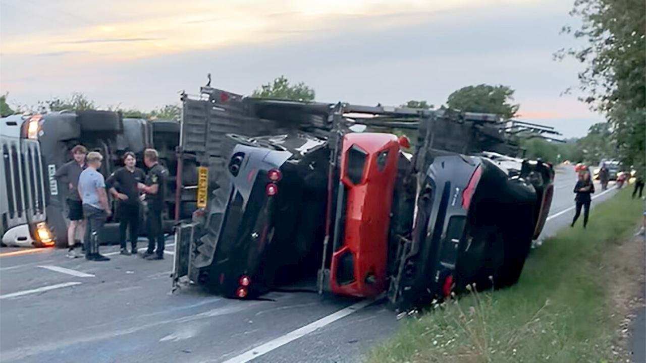 Supercar-trailer-accident-1