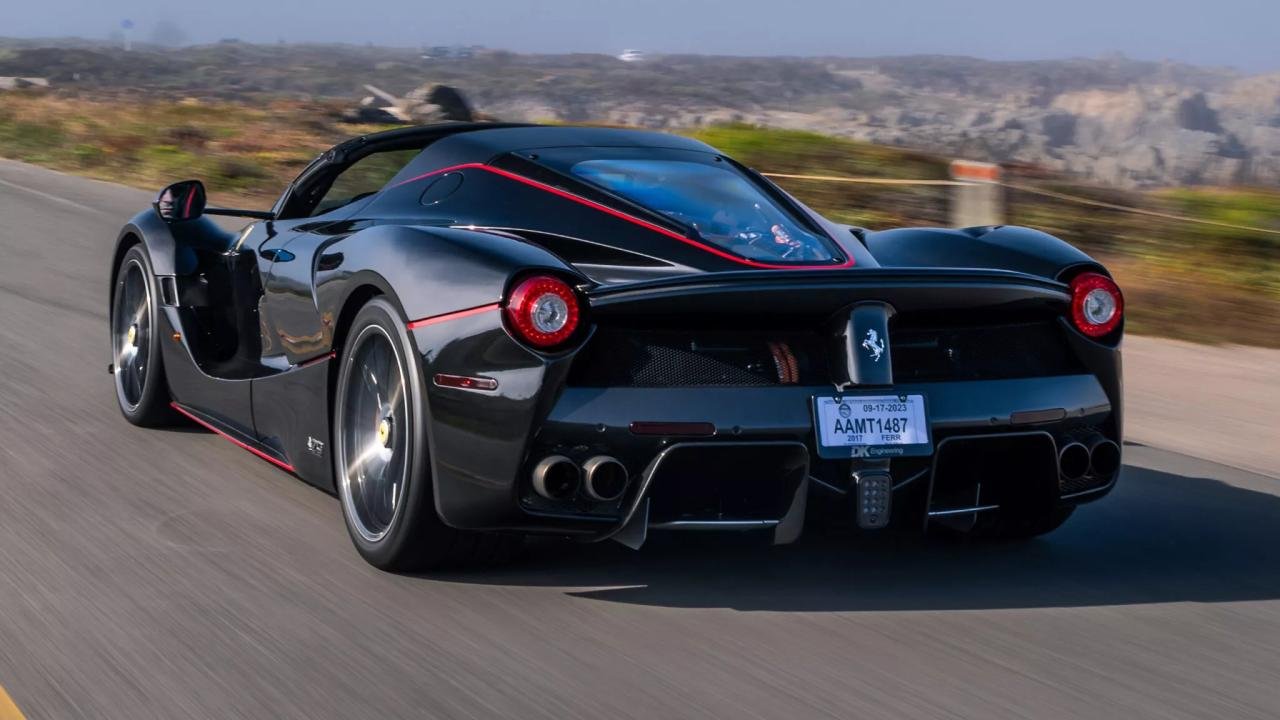 2017-Ferrari-LaFerrari-Aperta-auction-1