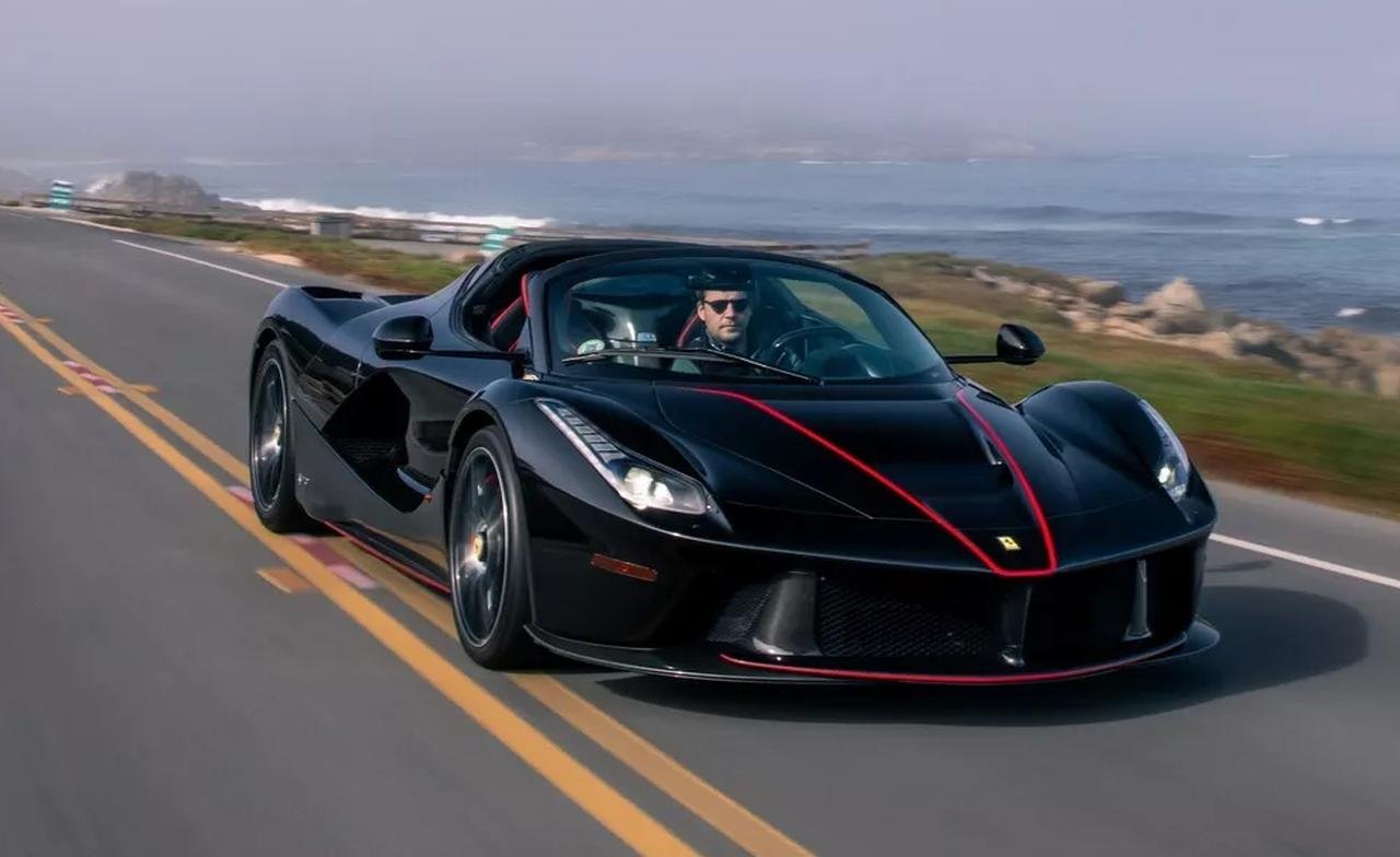 2017-Ferrari-LaFerrari-Aperta-auction-2
