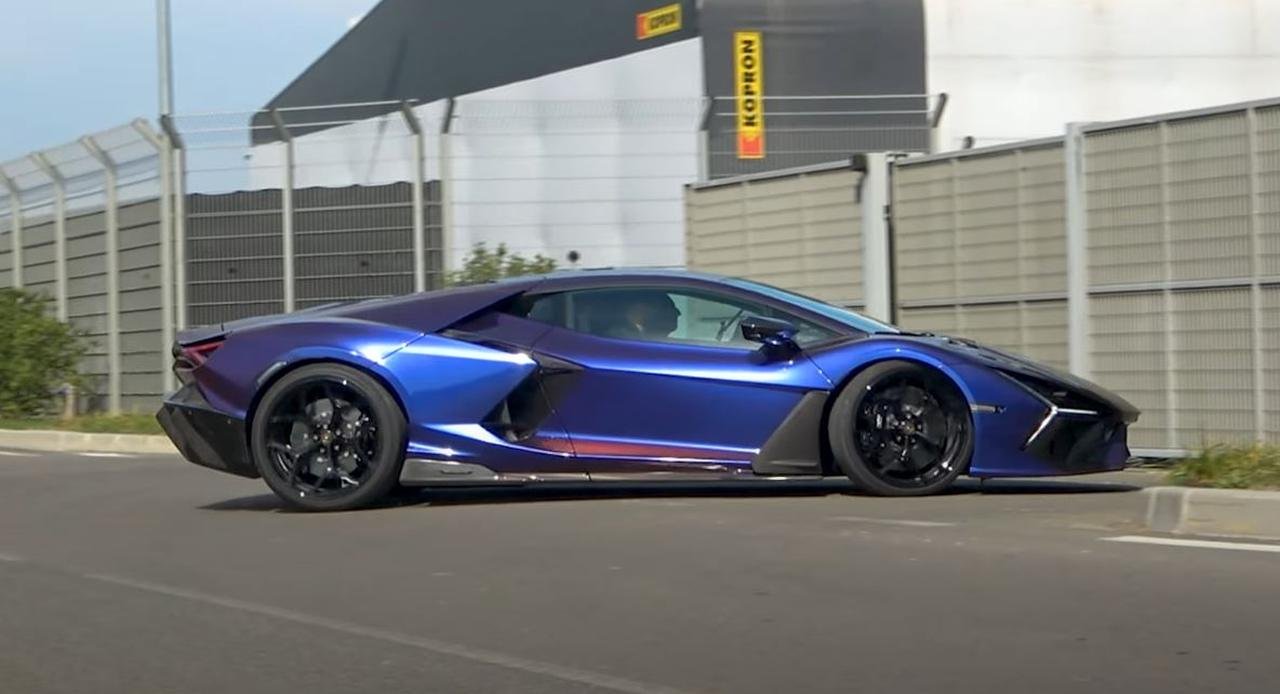 Lamborghini Revuelto-pearlescent-colour-spec-1