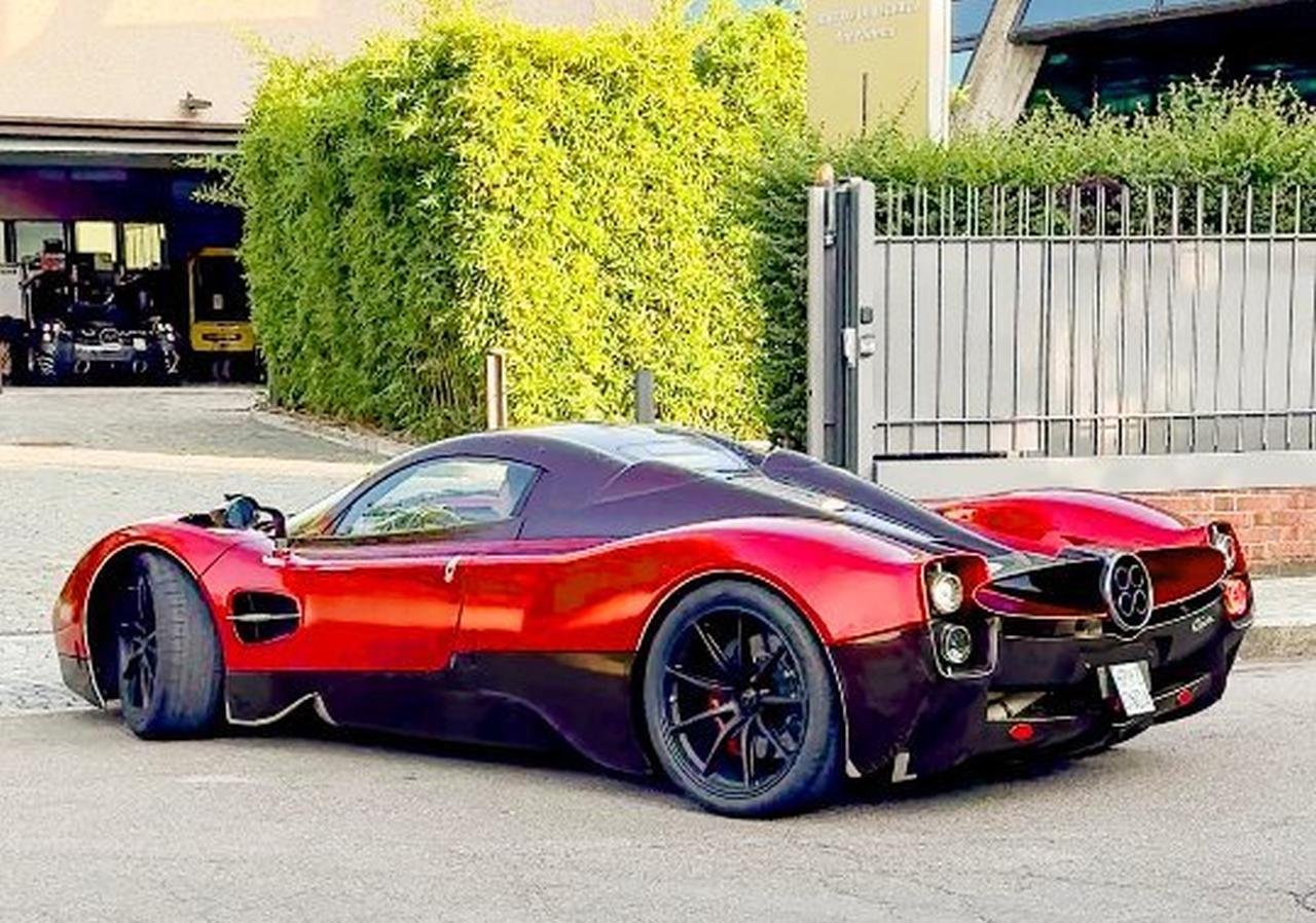 Pagani Utopia-Orange-Red-carbon-1