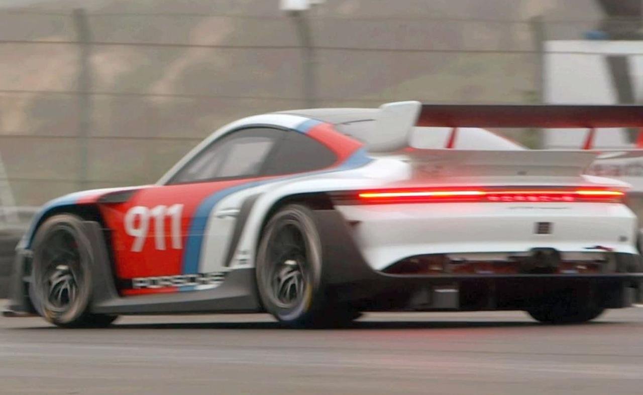 Porsche 911 GT3 R Rennsport-Laguna Seca