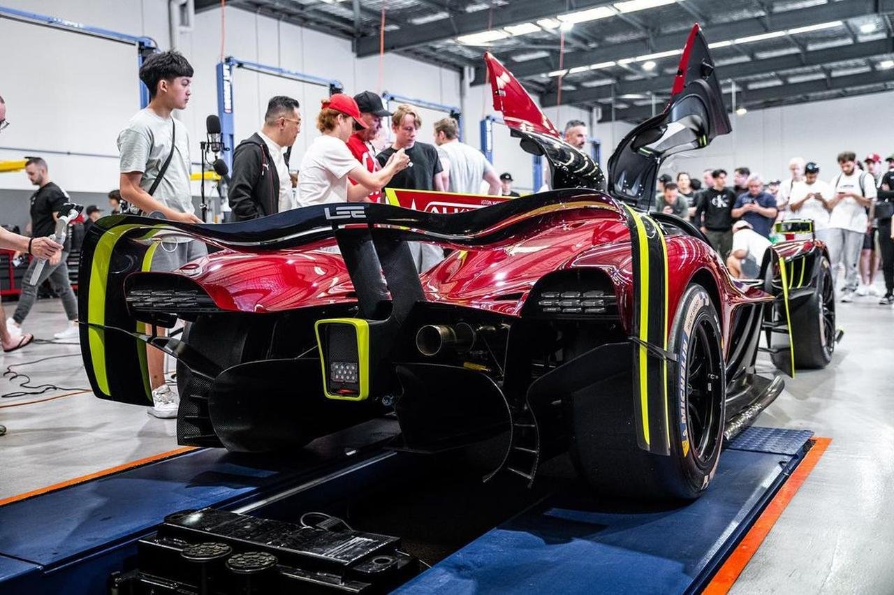 Aston Martin Valkyrie AMR Pro-Australia-Lee-Collection-1