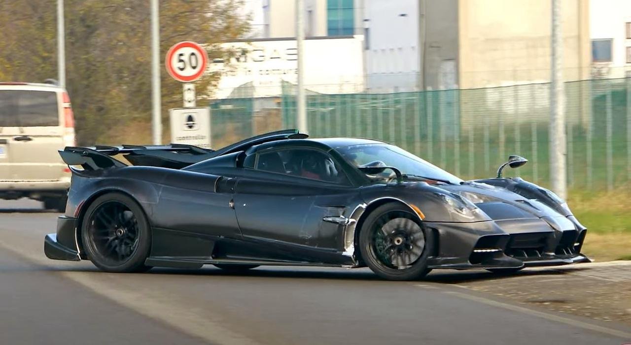 Pagani Imola Roadster-spotted-in-Italy-1