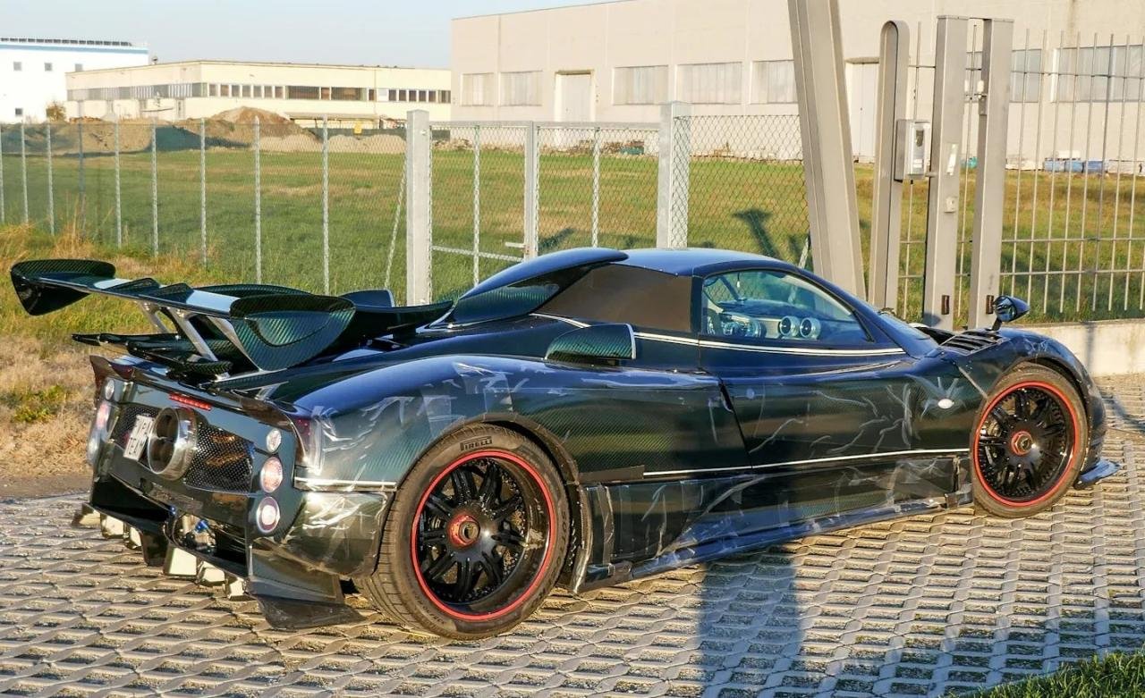 Pagani Zonda Roadster-one-off-green-carbon-spotted-1