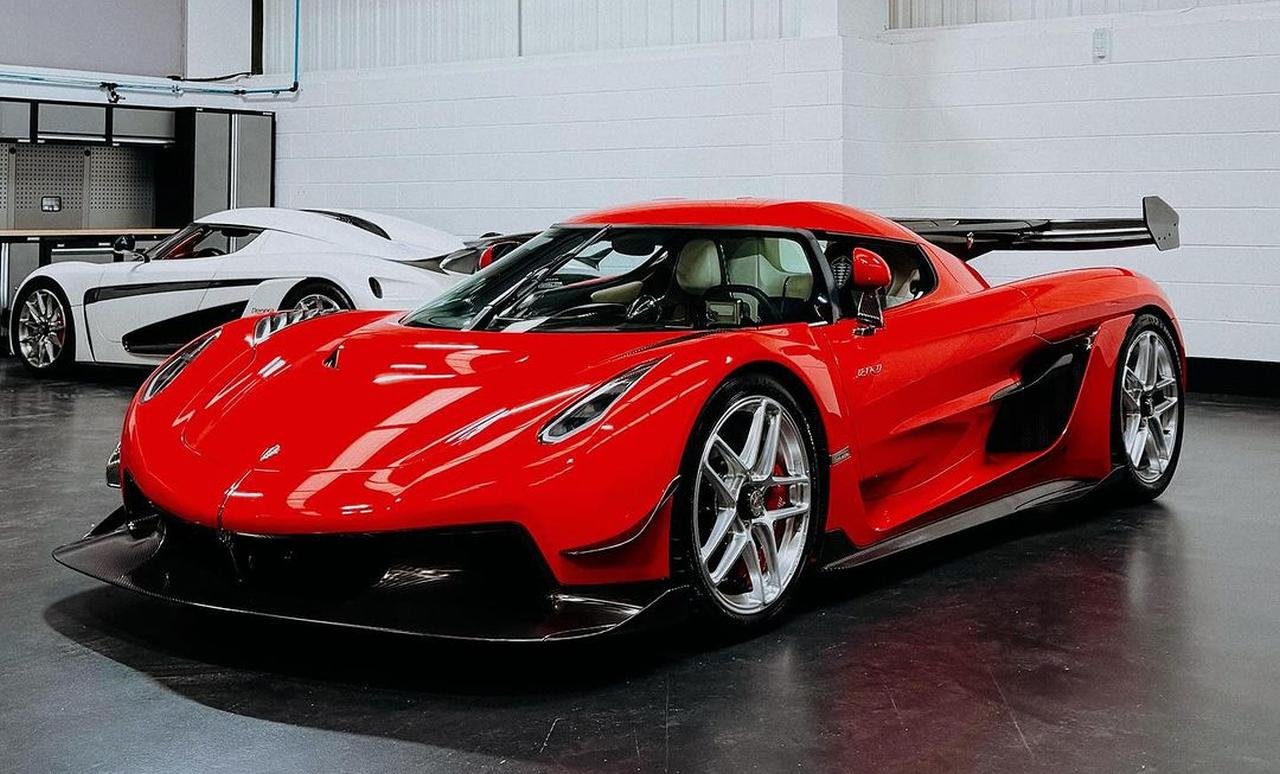 Koenigsegg Jesko Attack-Chili Red-London-1