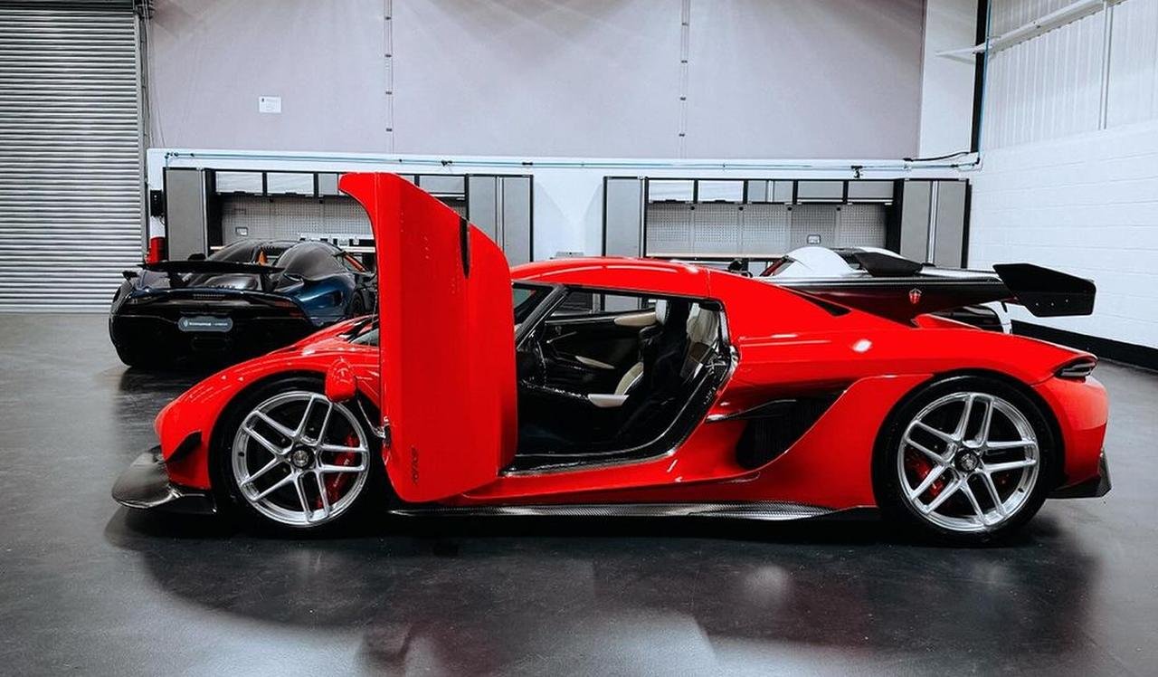 Koenigsegg Jesko Attack-Chili Red-London-3