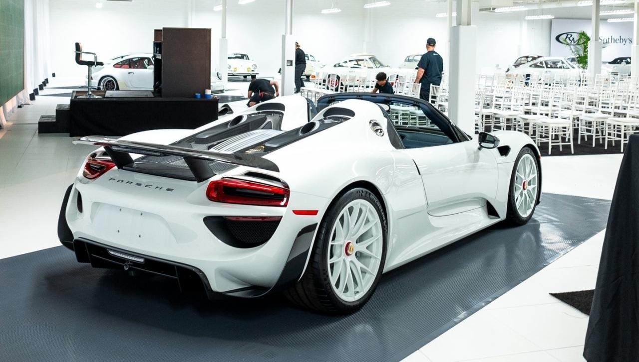 Porsche 918 Spyder-The White Collection auction-2