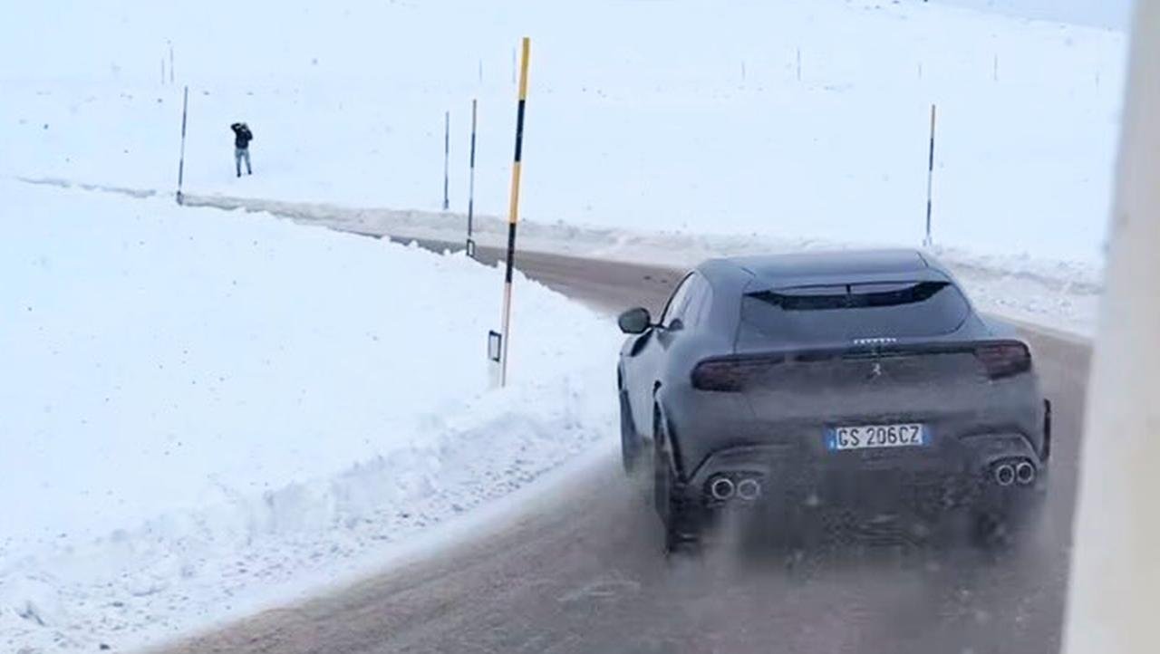 Powersliding Ferrari Purosangue