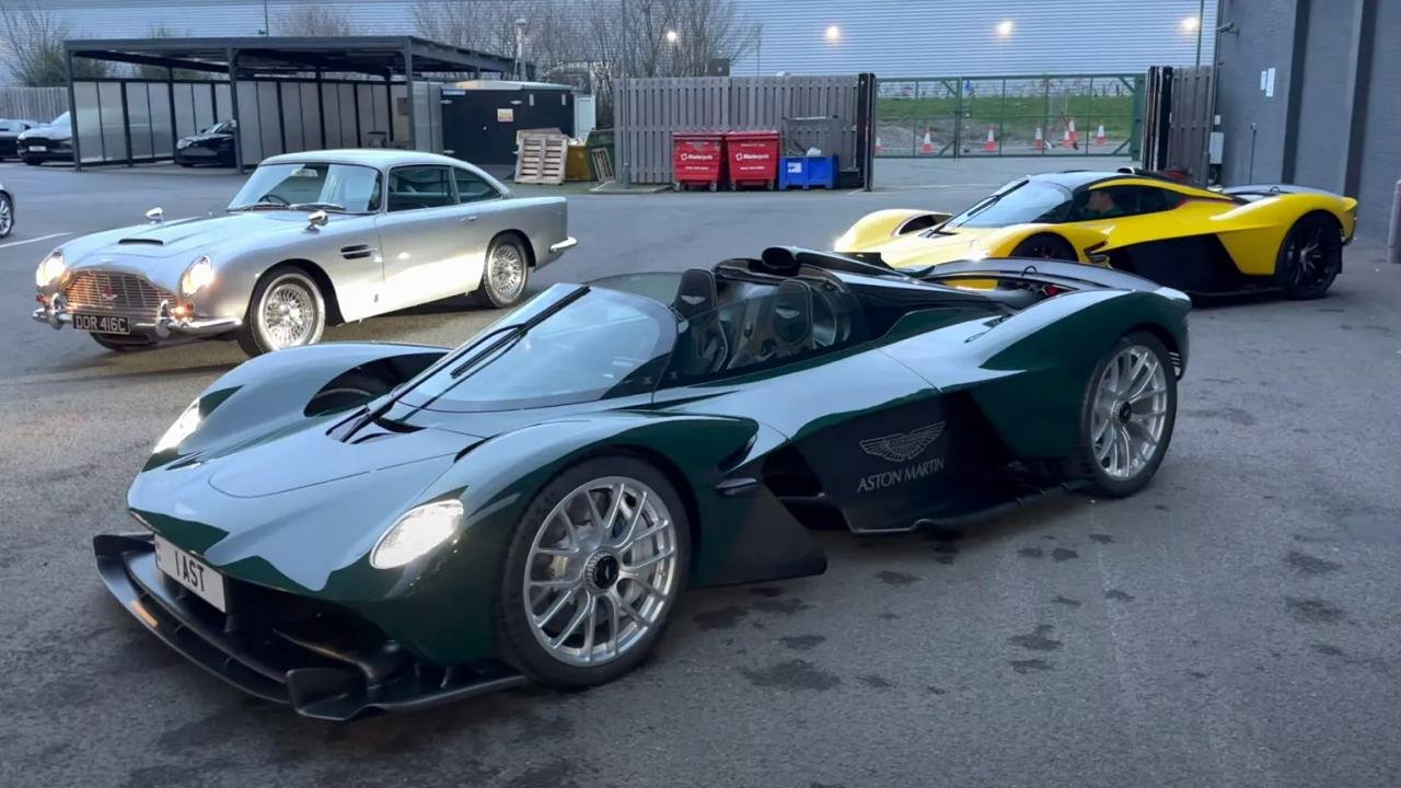 Aston-Martin-Valkyrie-Spider-UK