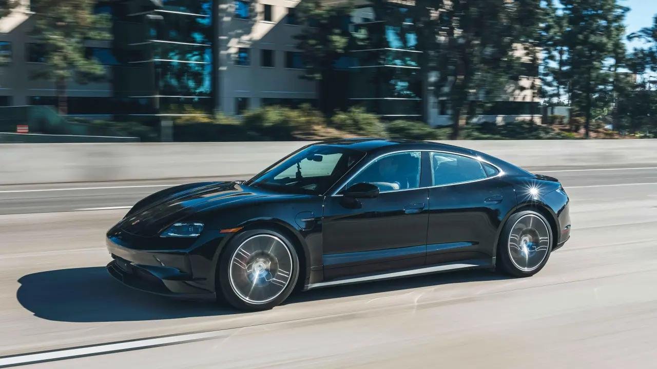 2025 Porsche Taycan facelift-1