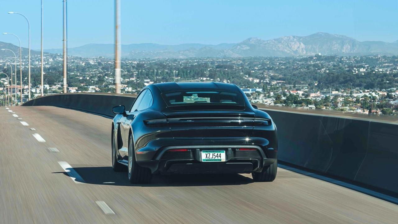 2025 Porsche Taycan facelift-2