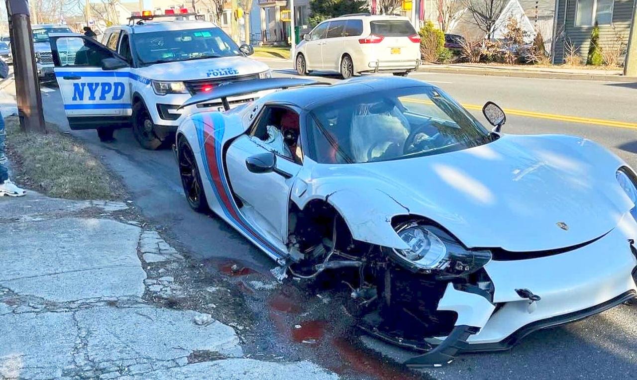Porsche 918 Spyder-crash-NYC-1