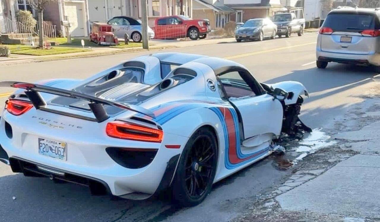 Porsche 918 Spyder-crash-NYC-2