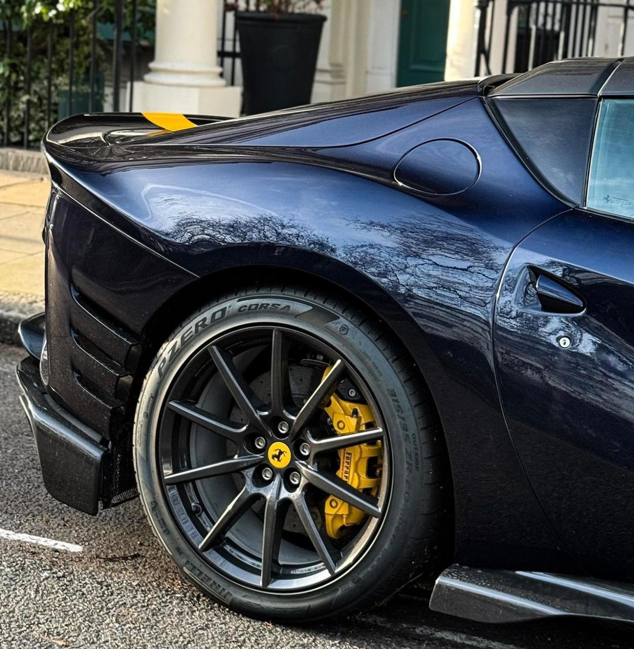 Ferrari 812 Competizione A-London
