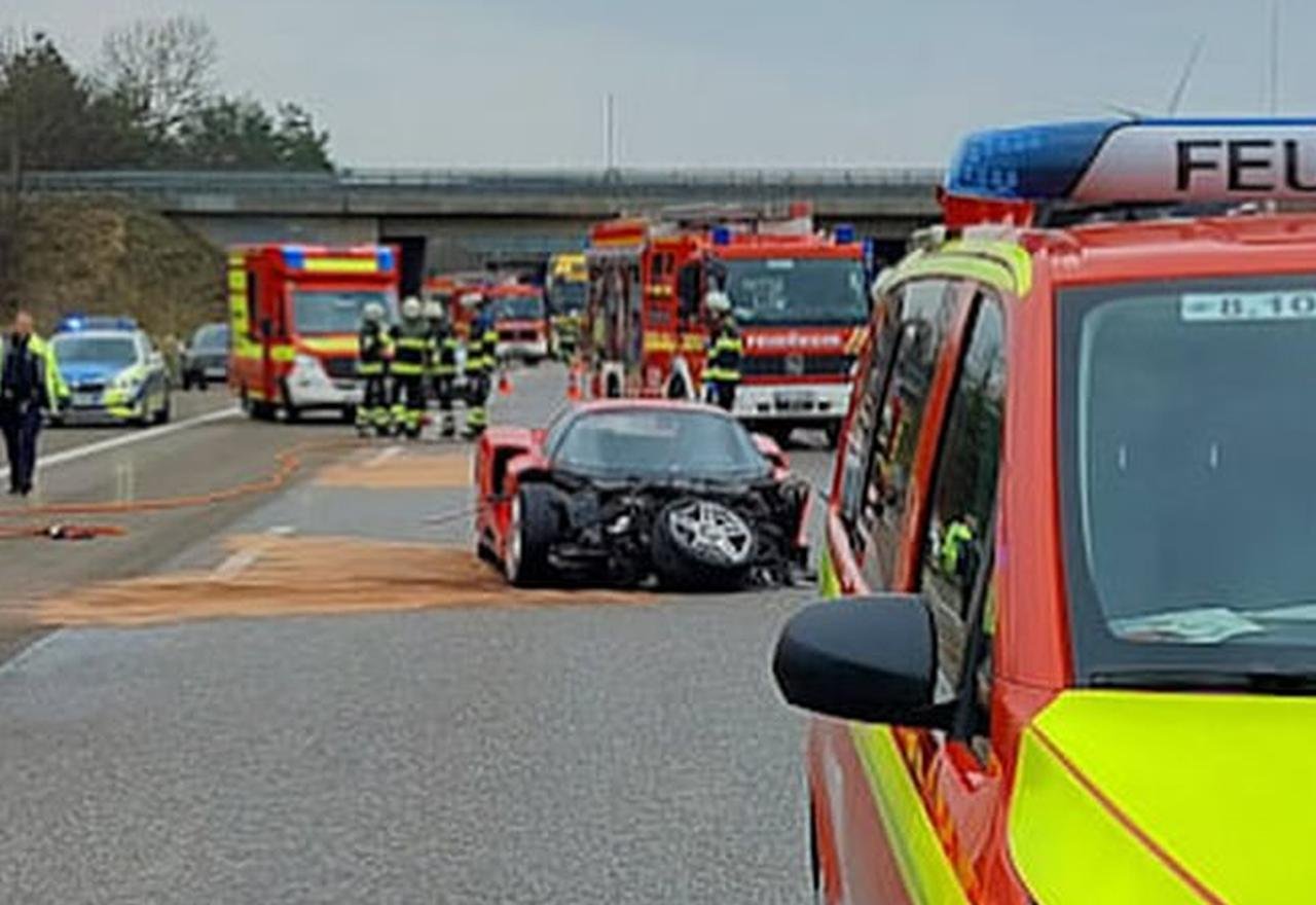Ferrari Enzo crash Germany-3
