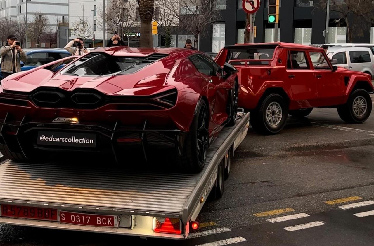 Lamborghini LM002-towing-Revuelto-Spain-1