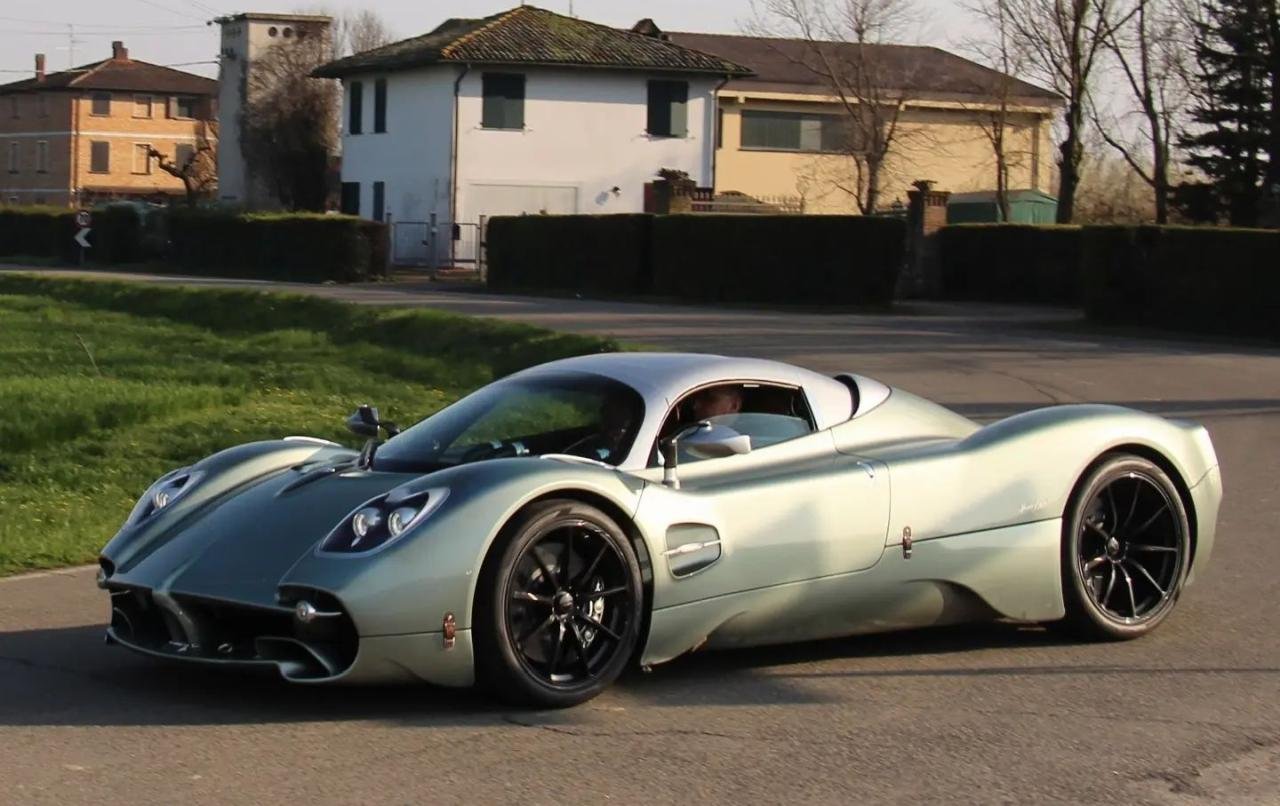 Pagani Utopia Roadster-prototype-spy-image-1