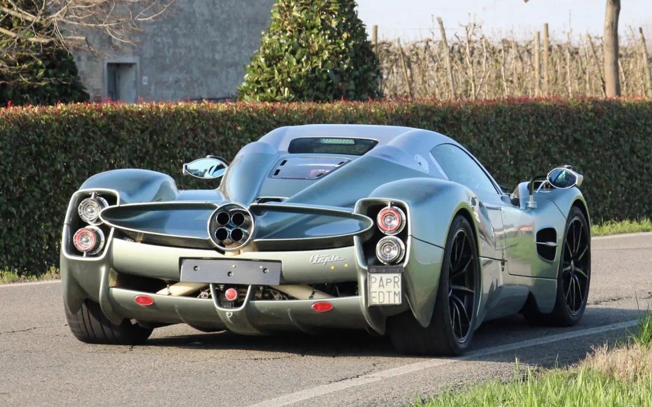 Pagani Utopia Roadster-prototype-spy-image-2
