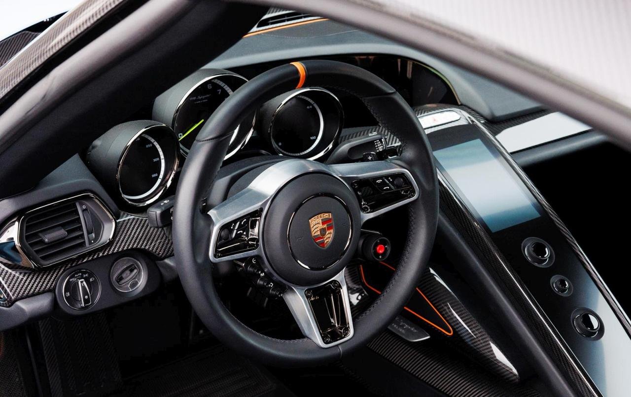 Porsche 918 Spyder Gulf Livery-Amelia Island-Auction-3