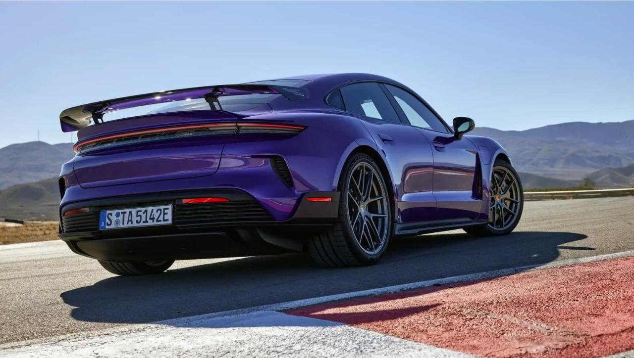Porsche Taycan Turbo GT-leaked-2