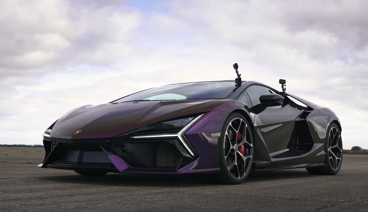 Lamborghini Reveulto drag race