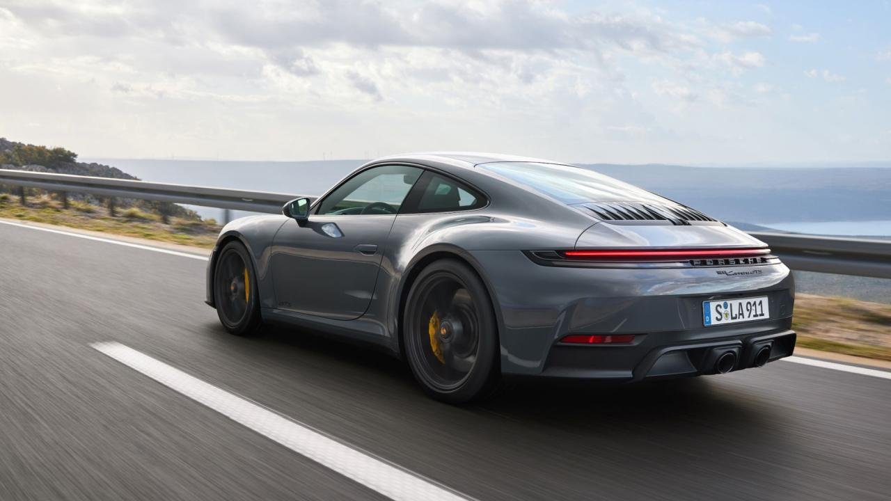 2025 Porsche 911 Hybrid Carrera GTS-1