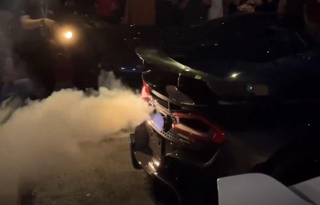 Hennessey Venom F5 engine blow-out rev battle