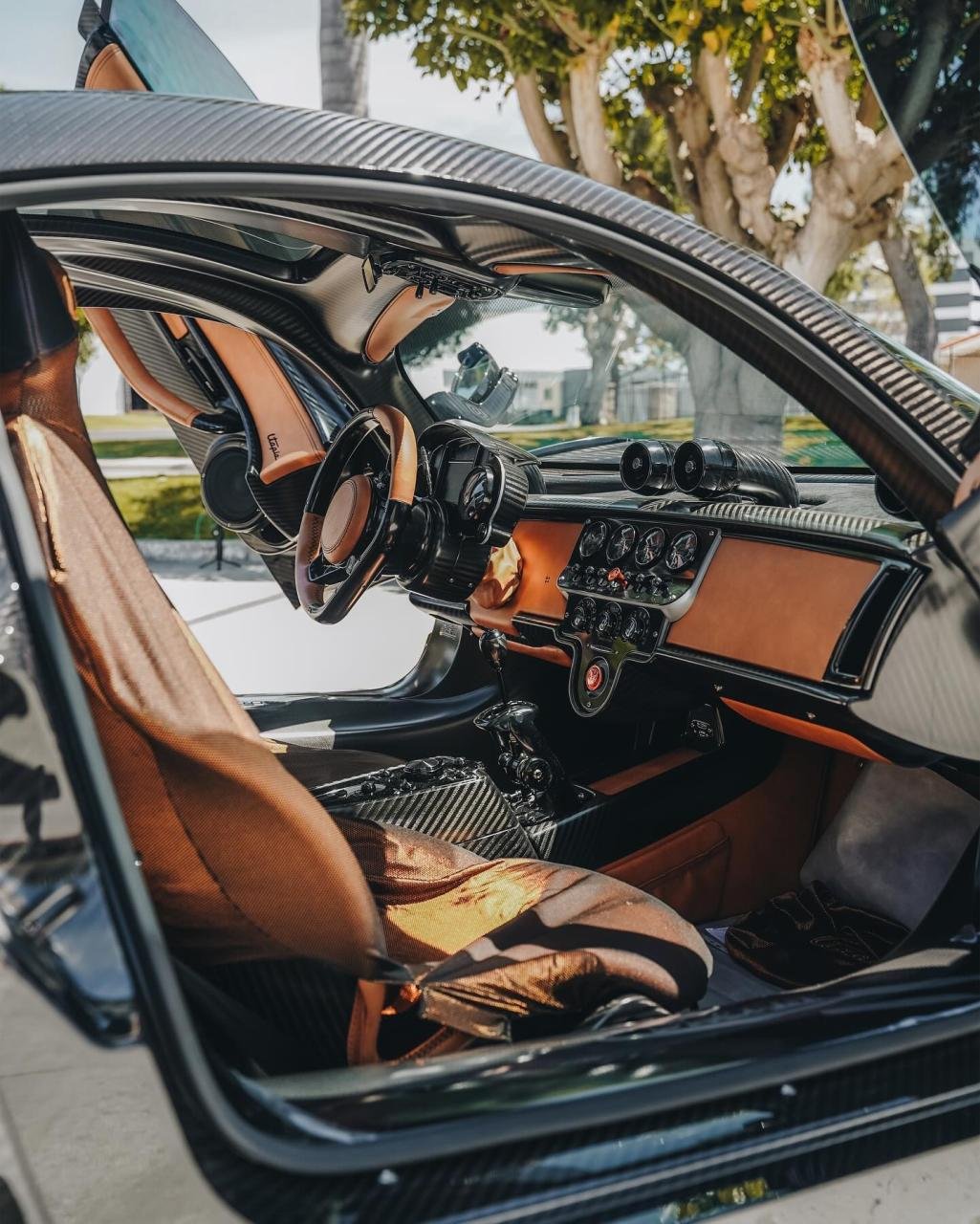 Pagani Utopia-full carbon-US delivery-2