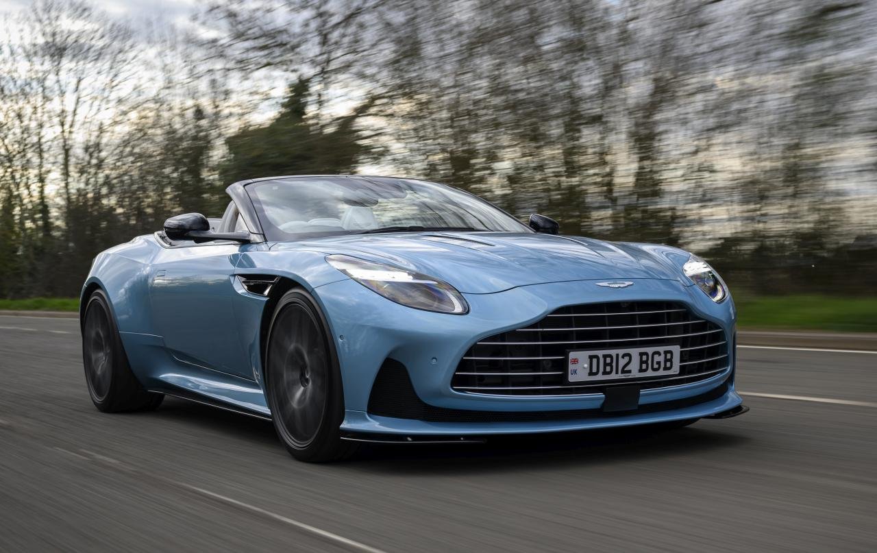 Aston_Martin_DB12_Volante_1