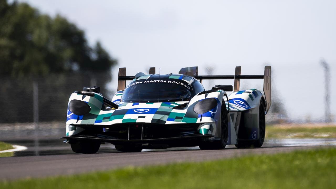 Aston_Martin_Valkyrie_AMR-LMH_Testing_01